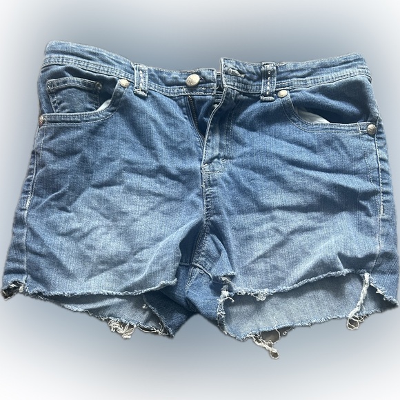 y2k denim mid rise shorts with rhinestones on belt loops ! size medium - Picture 2 of 4